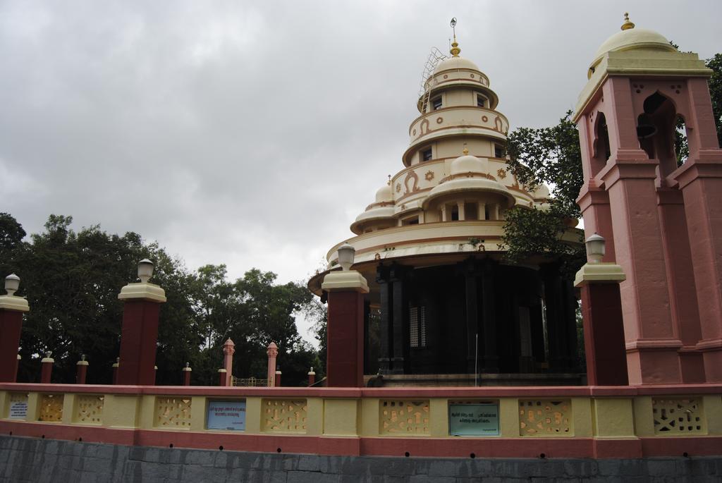 Hill Top Ayurvedic Beach Resort Варкала Экстерьер фото